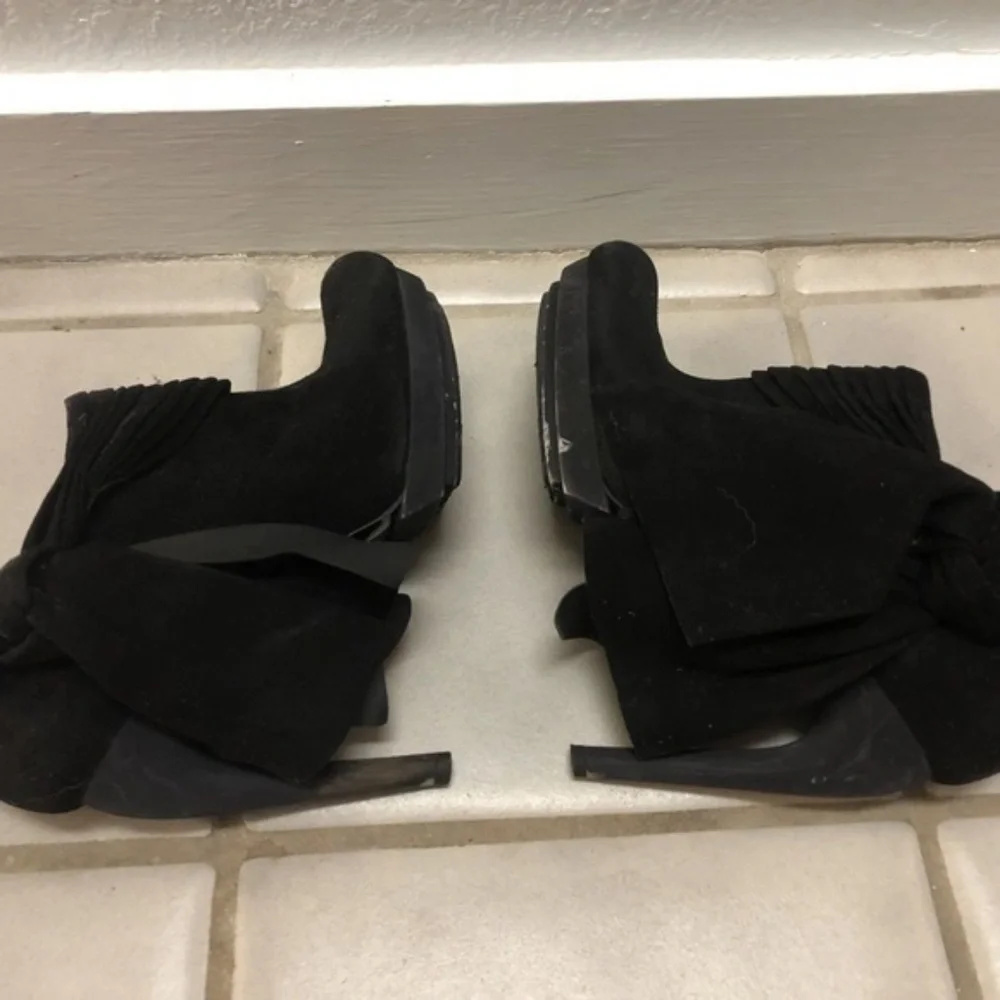 BALENCIAGA sz 37 BOW Black Suede BOOTIES HEELS
